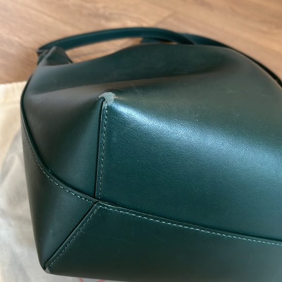 Mansur Gavriel iconic bucket bag in Forest Green - Picture 4 of 11